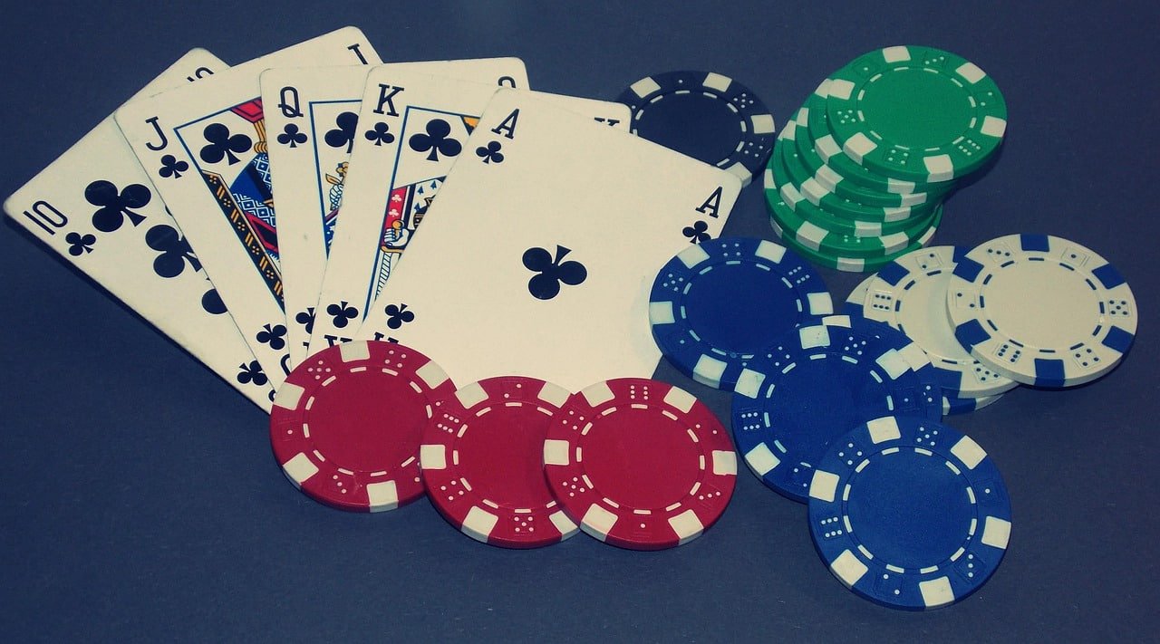 betay ဂိမ်းလော်ဘီတွင် Online Slots နှင့် Live Casino ဂိမ်းများ MMK ဖြင့် ကစားနေသောမြင်ကွင်း